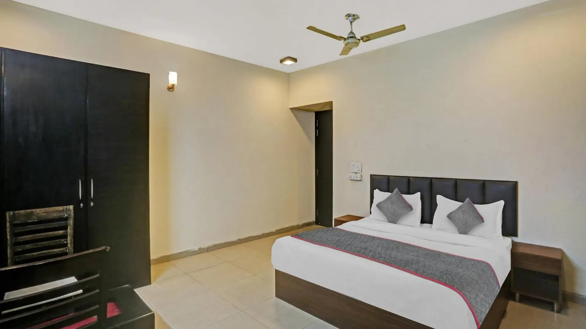 ***  גורגאון Hotel O Global Luxury Stays הודו