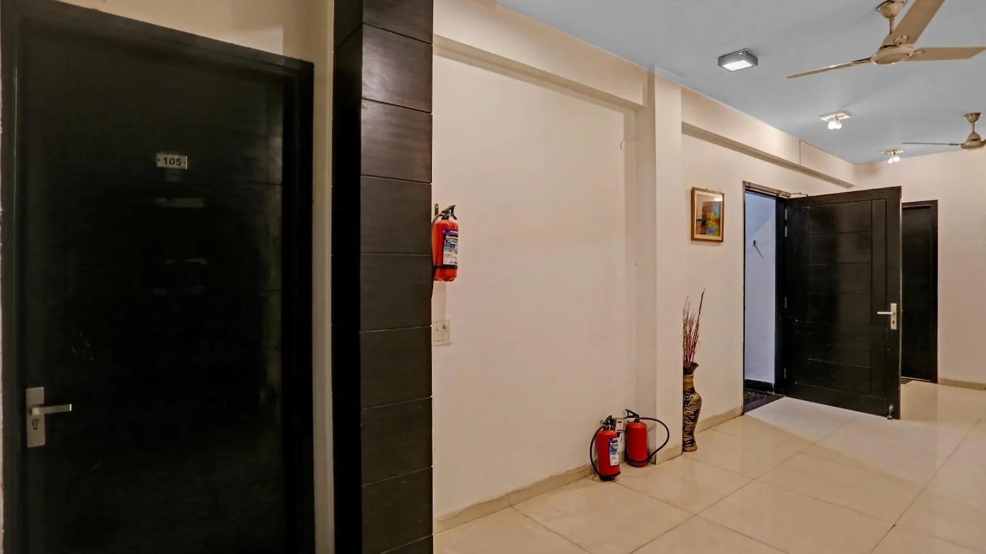 גורגאון Hotel O Global Luxury Stays הודו